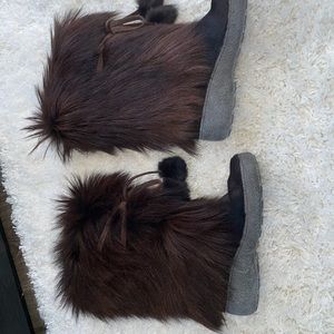 Womens winter  boots.  These boots are fun and beautiful. Incredibly warm too!
